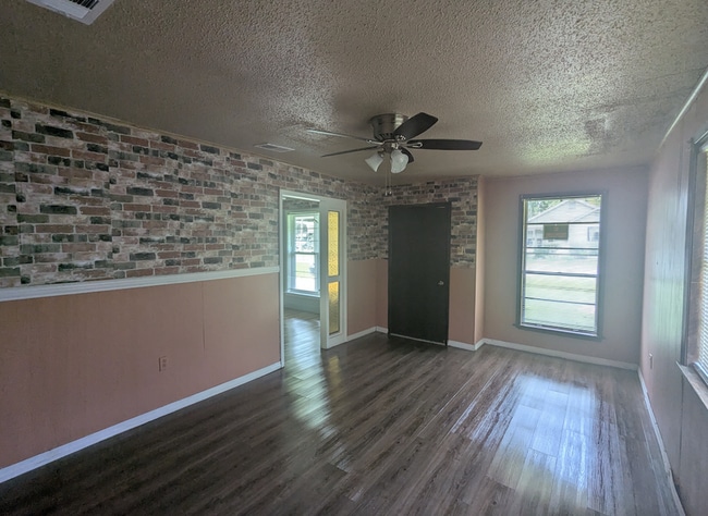 1131 Ave C in Port Allen, LA - Building Photo - Building Photo