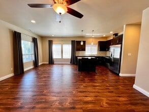 606 S 81st Pl in Yakima, WA - Building Photo - Building Photo