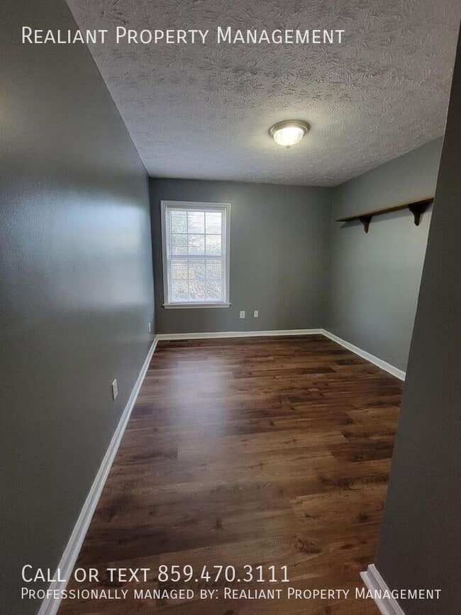 648 Hugging Bear Ln in Lexington, KY - Foto de edificio - Building Photo