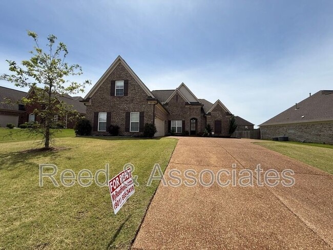 property at 3261 Vineyard Dr S