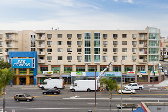 Grand Plaza Senior in Los Angeles, CA - Foto de edificio - Building Photo