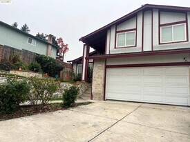 2322 Peachtree Cir in Antioch, CA - Building Photo