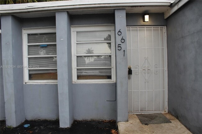 6651 Custer St in Hollywood, FL - Building Photo - Building Photo