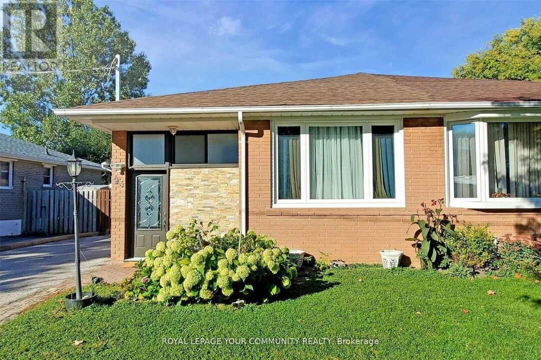 93 Septonne Ave in Newmarket, ON - Building Photo