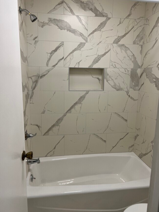 Corinth Plaza in Los Angeles, CA - Building Photo - Building Photo