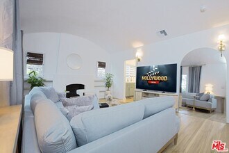 951 N Martel Ave in Los Angeles, CA - Building Photo - Building Photo