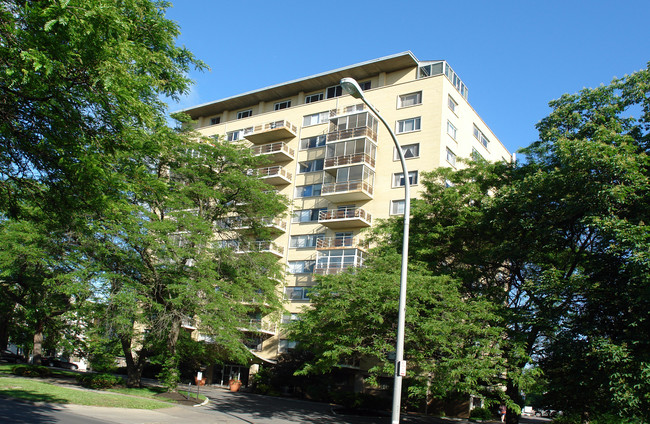 Imperial Gardens Apartments in Syracuse, NY - Building Photo - Building Photo