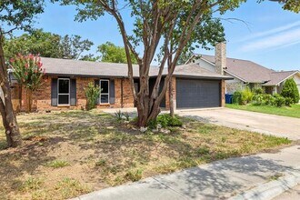 2307 Montclair Dr in Carrollton, TX - Building Photo - Building Photo