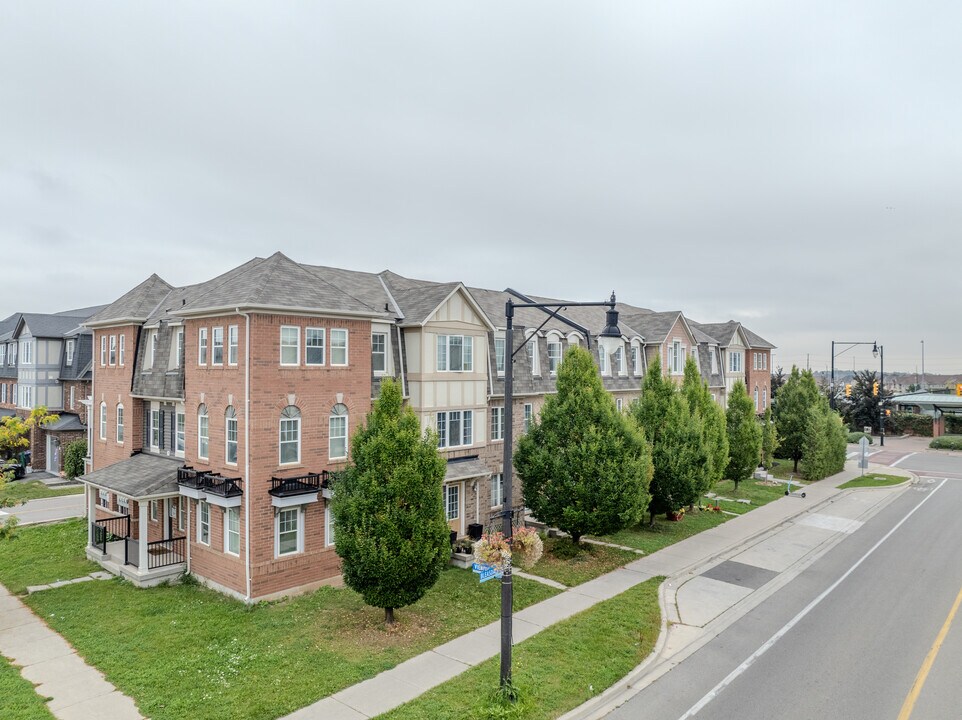 1-13 Bleasdale Av in Brampton, ON - Building Photo