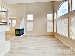 6667 Whistling Swan Way in Las Vegas, NV - Building Photo - Building Photo