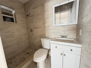 323 S 21st Ave in Hollywood, FL - Foto de edificio - Building Photo