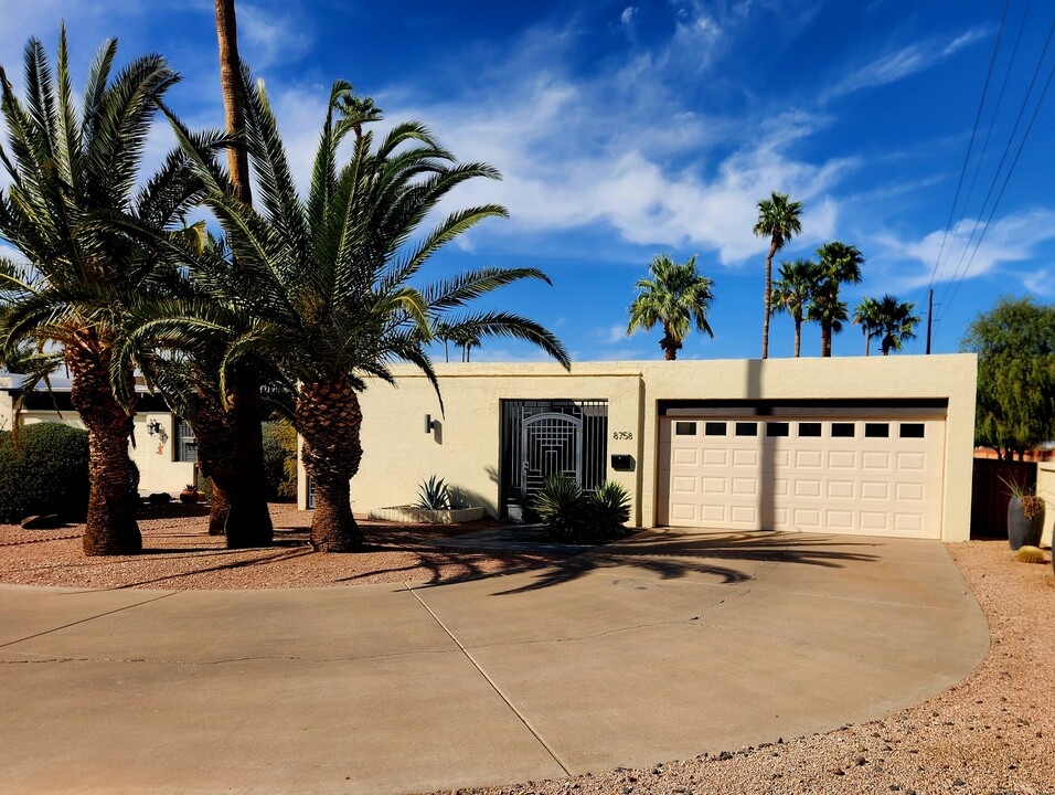 8758 E Devonshire Ave in Scottsdale, AZ - Building Photo