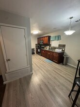 1334 W Ridgewood Ct in San Antonio, TX - Building Photo - Building Photo