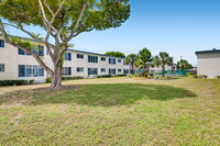 Spectra at Plantation in Plantation, FL - Foto de edificio - Building Photo