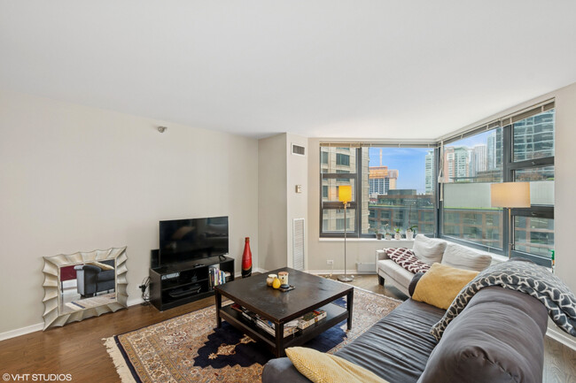 233 E Erie St, Unit 3002 in Chicago, IL - Building Photo - Building Photo
