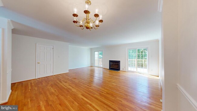 5739 Oakshore Ct in Burke, VA - Building Photo - Building Photo