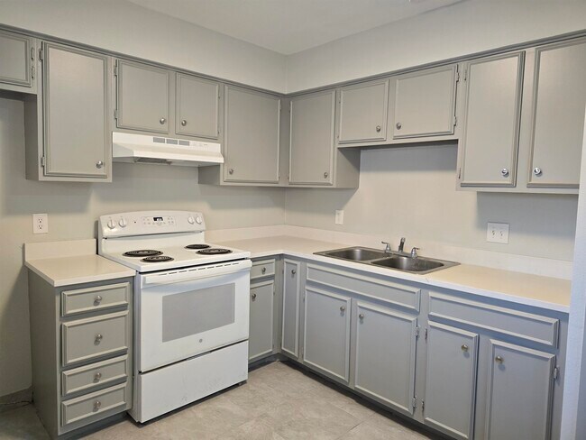 304 Maguey Dr in Laredo, TX - Building Photo - Building Photo