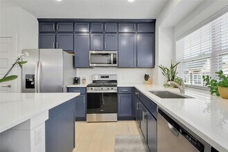 2013 Warely Ln in Austin, TX - Building Photo - Building Photo