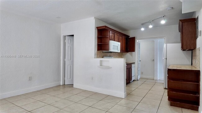 1021 N Victoria Park Rd in Fort Lauderdale, FL - Building Photo - Building Photo