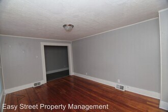618 E Locust St in Davenport, IA - Foto de edificio - Building Photo