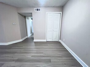 10101 S Gessner Rd in Houston, TX - Building Photo - Building Photo