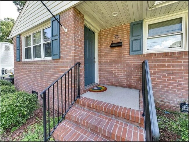70 Concord Crescent in Newport News, VA - Building Photo - Building Photo