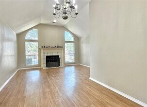 2633 Bauer Dr in Denton, TX - Foto de edificio - Building Photo