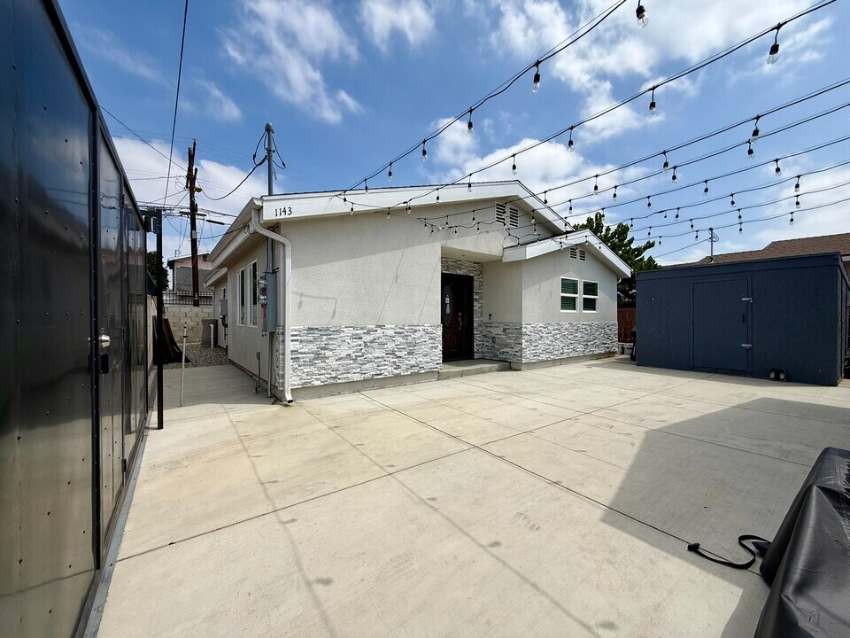 1141 W 49th St in Los Angeles, CA - Building Photo