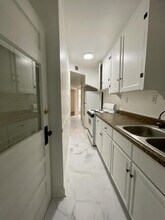 4240 Holly St, Unit 2N in Kansas City, MO - Building Photo - Building Photo