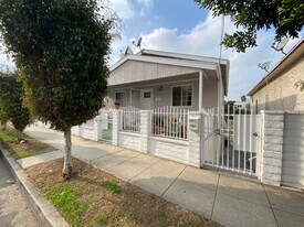 125 N Westlake Ave in Los Angeles, CA - Building Photo