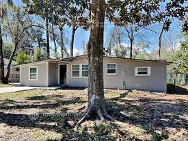 347 Capella Rd in Orange Park, FL - Building Photo