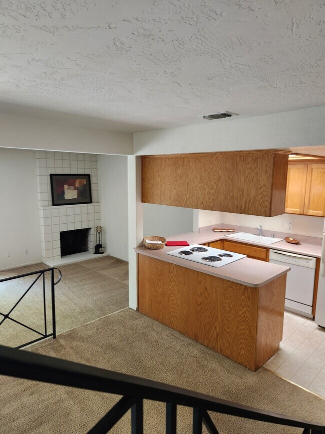 6033 Leafwood Dr in Carmichael, CA - Foto de edificio - Building Photo