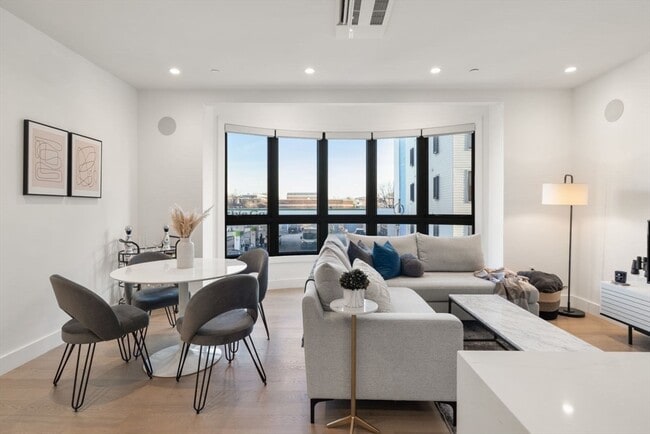 75 W Broadway in Boston, MA - Building Photo - Building Photo