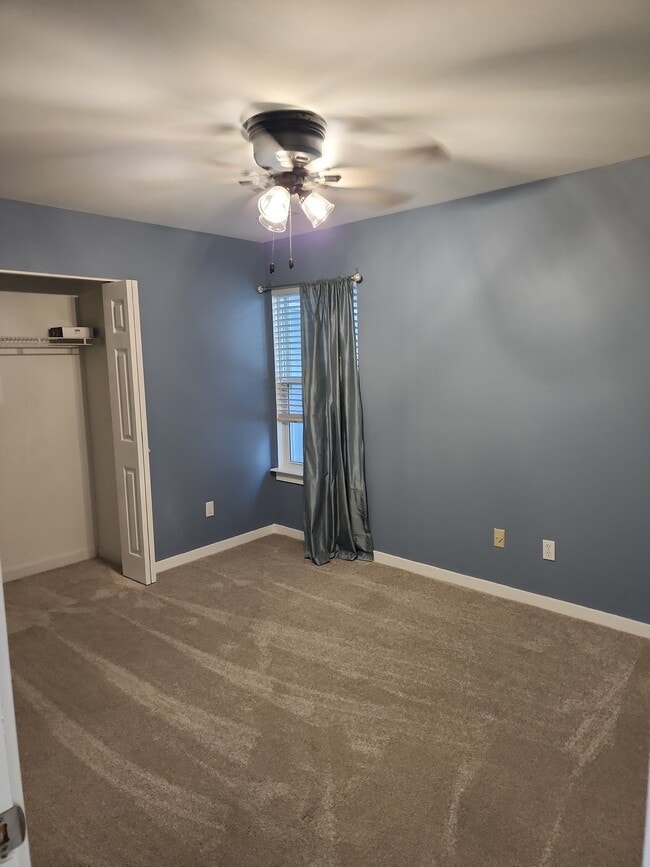 224 Island Cove Ct, Unit Apt A in Hampton, VA - Foto de edificio - Building Photo