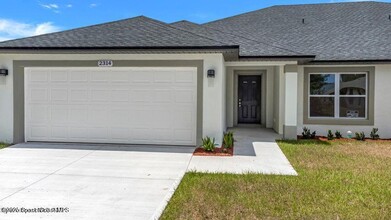 2314 Madrid Ave SE in Palm Bay, FL - Foto de edificio - Building Photo