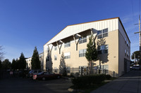 McCuller Crossing Apartments in Portland, OR - Foto de edificio - Building Photo