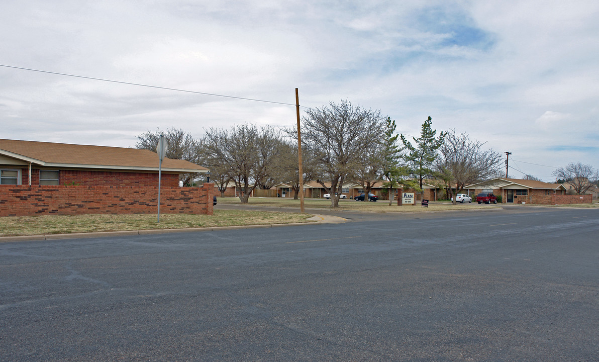 502-522 Plaza Dr in Slaton, TX - Building Photo