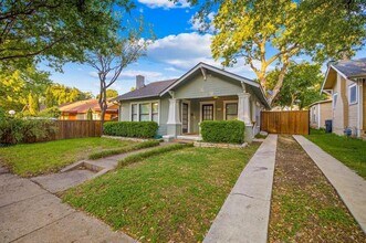 1028 Haines Ave in Dallas, TX - Building Photo - Building Photo