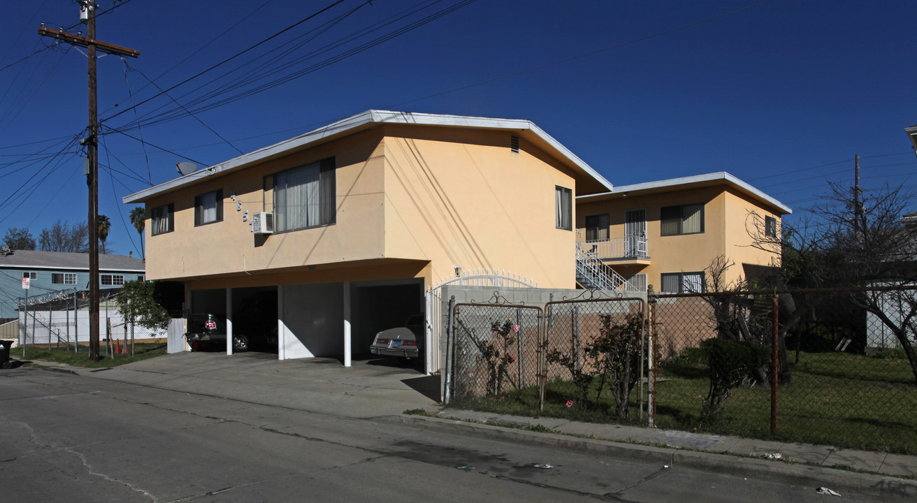 4657 Lincoln Ave in Los Angeles, CA - Foto de edificio