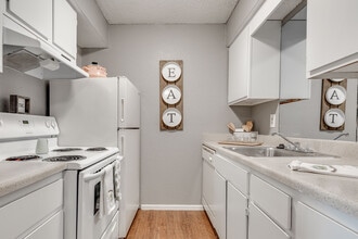 Polo Club Apartments in Tulsa, OK - Foto de edificio - Building Photo