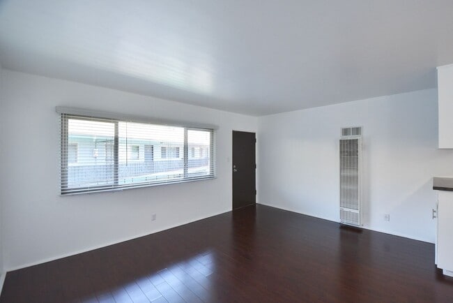 10645 Valley Spring Ln, Unit 21 in Los Angeles, CA - Building Photo - Building Photo