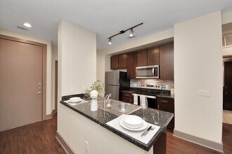 3616 Richmond Ave. in Houston, TX - Building Photo - Building Photo