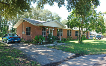 FERNANDINA BEACH APARTMENTS in Fernandina Beach, FL - Foto de edificio - Building Photo