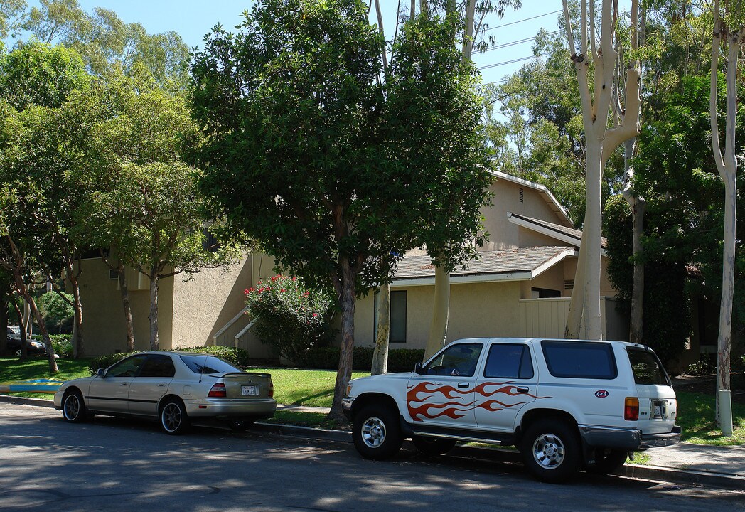 23162 Saguaro St in Lake Forest, CA - Building Photo