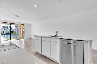 1426 Weeping Willow Ct in Cape Coral, FL - Building Photo - Building Photo