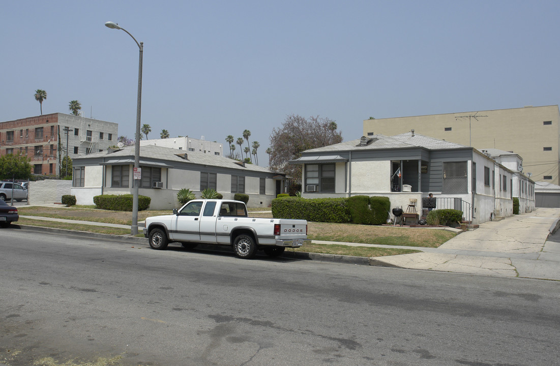 5135 De Longpre Ave in Los Angeles, CA - Foto de edificio