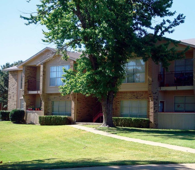 Crescent Oaks in Fort Worth, TX - Foto de edificio - Building Photo