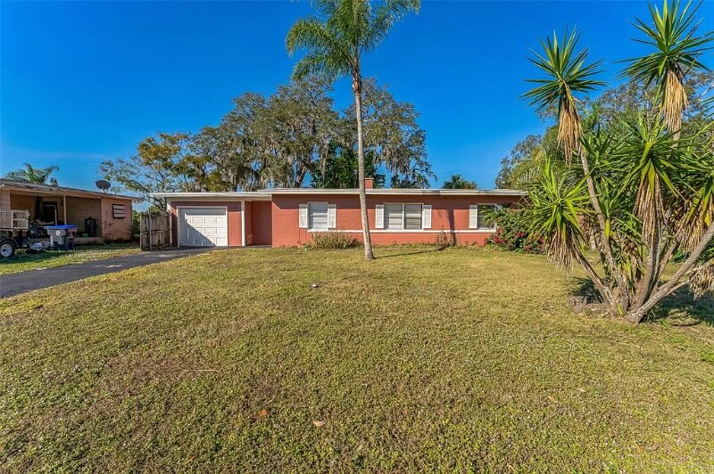1590 Hilldale Rd in Titusville, FL - Building Photo