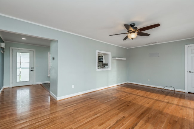 2415 Plum Tree Rd in Lindenhurst, IL - Building Photo - Building Photo