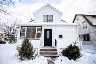 222 Lowell Ave in Floral Park, NY - Building Photo